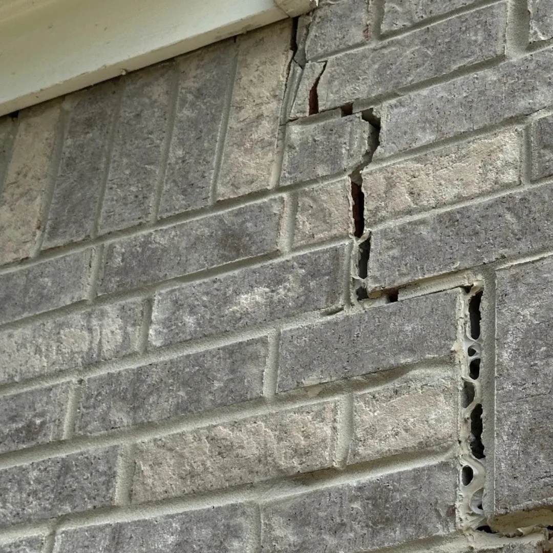 Crack in brick in Byhalia.